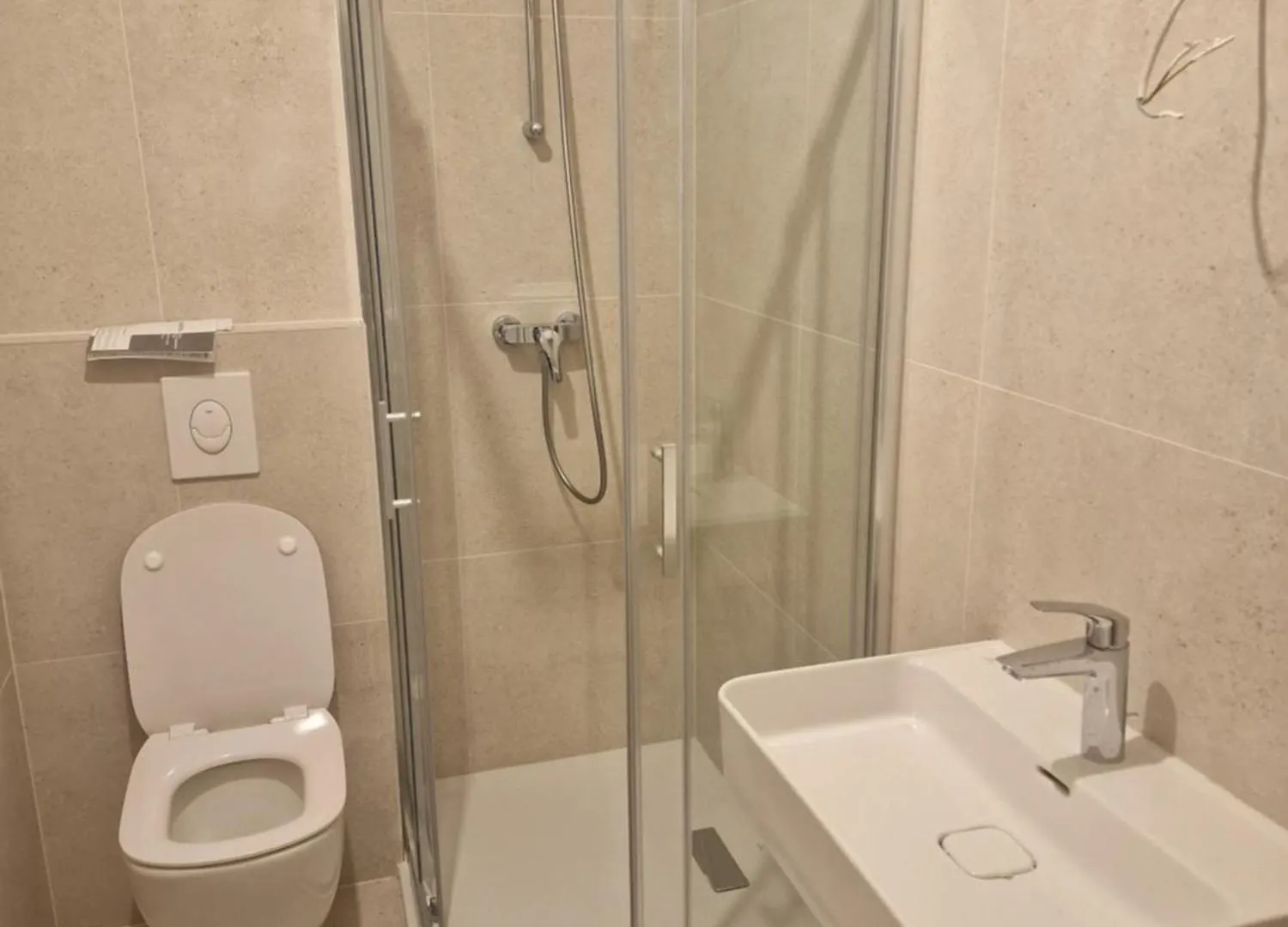 Contacten van Apartman Ella